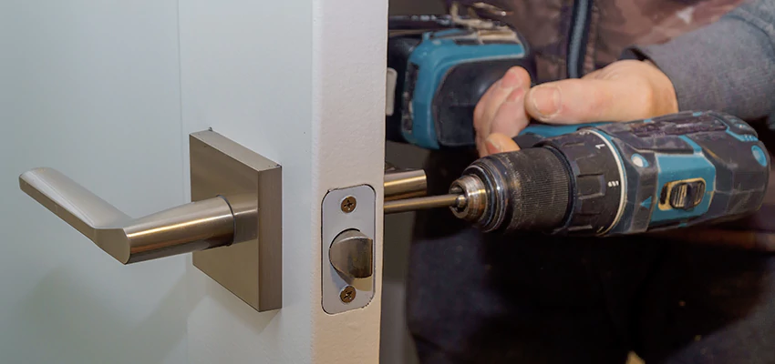 Broken Door Handle Lock Repair in Santa Monica, California